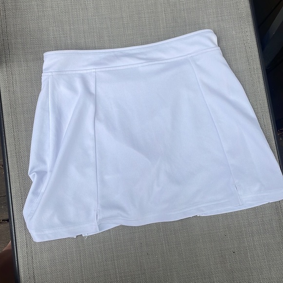 Reebok White Tennis/Golf Skirt with Built in Shorts 🎾 - Picture 2 of 4